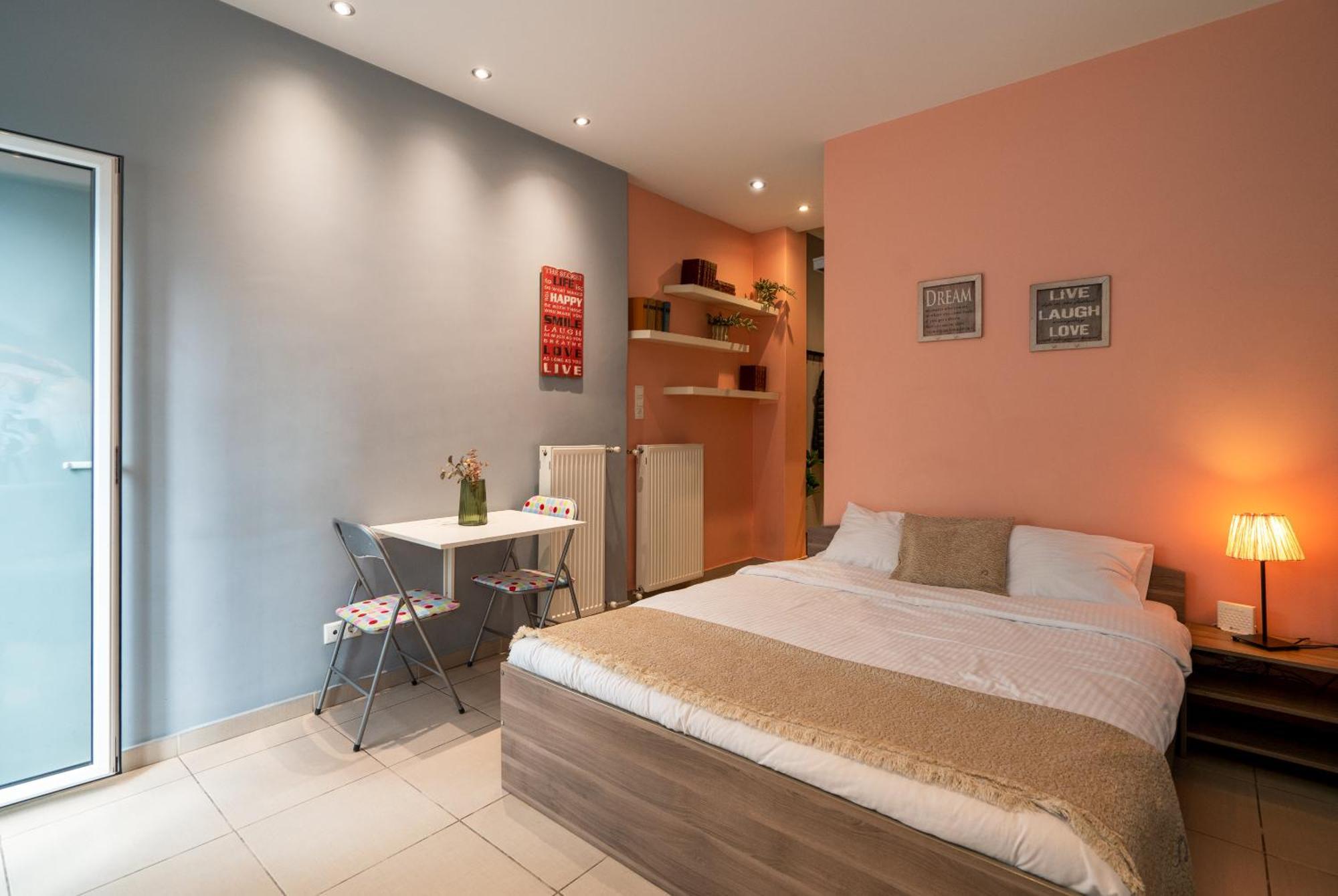 Ideally Located Apartment In Central Aten Exteriör bild