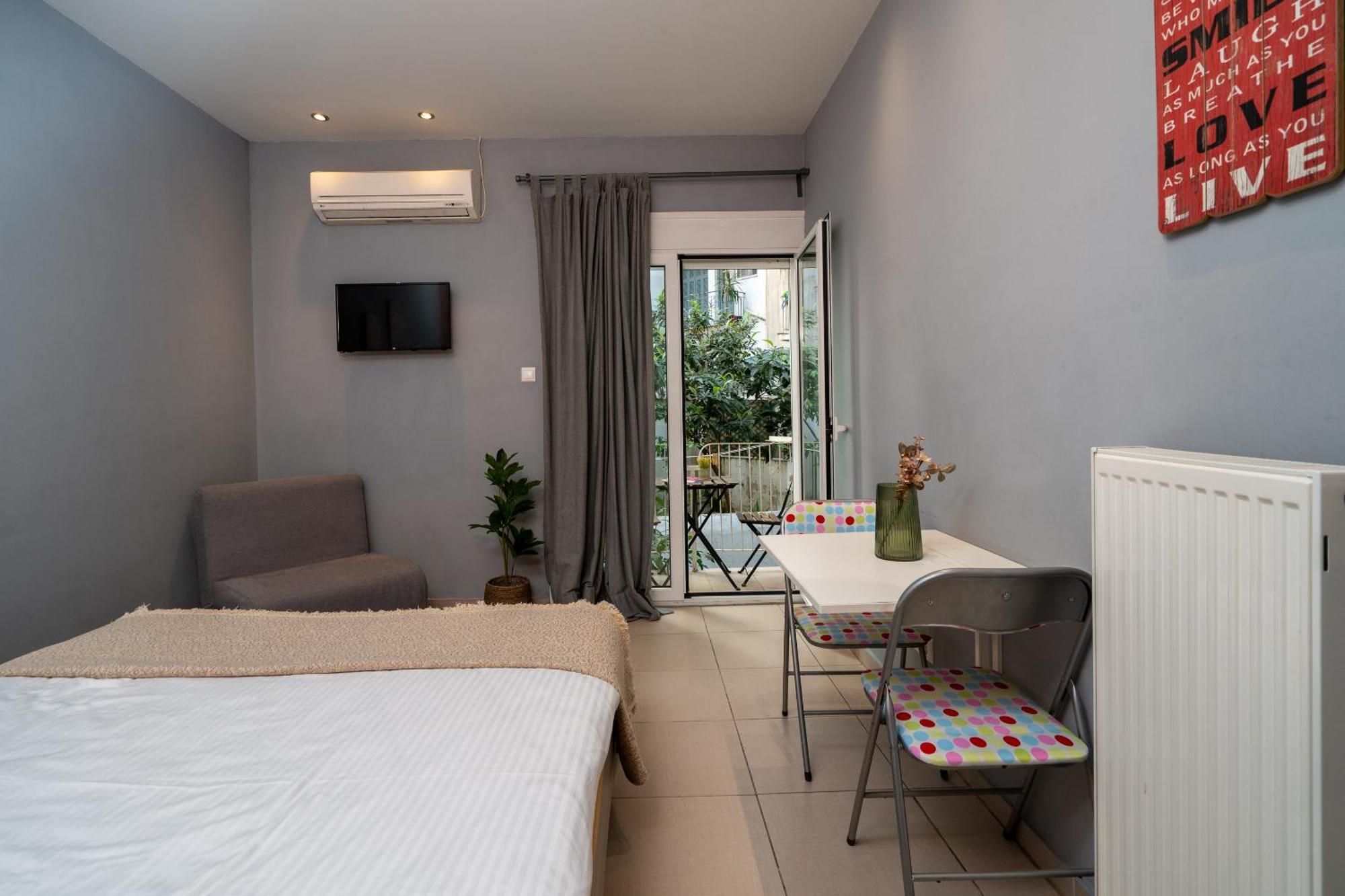 Ideally Located Apartment In Central Aten Exteriör bild