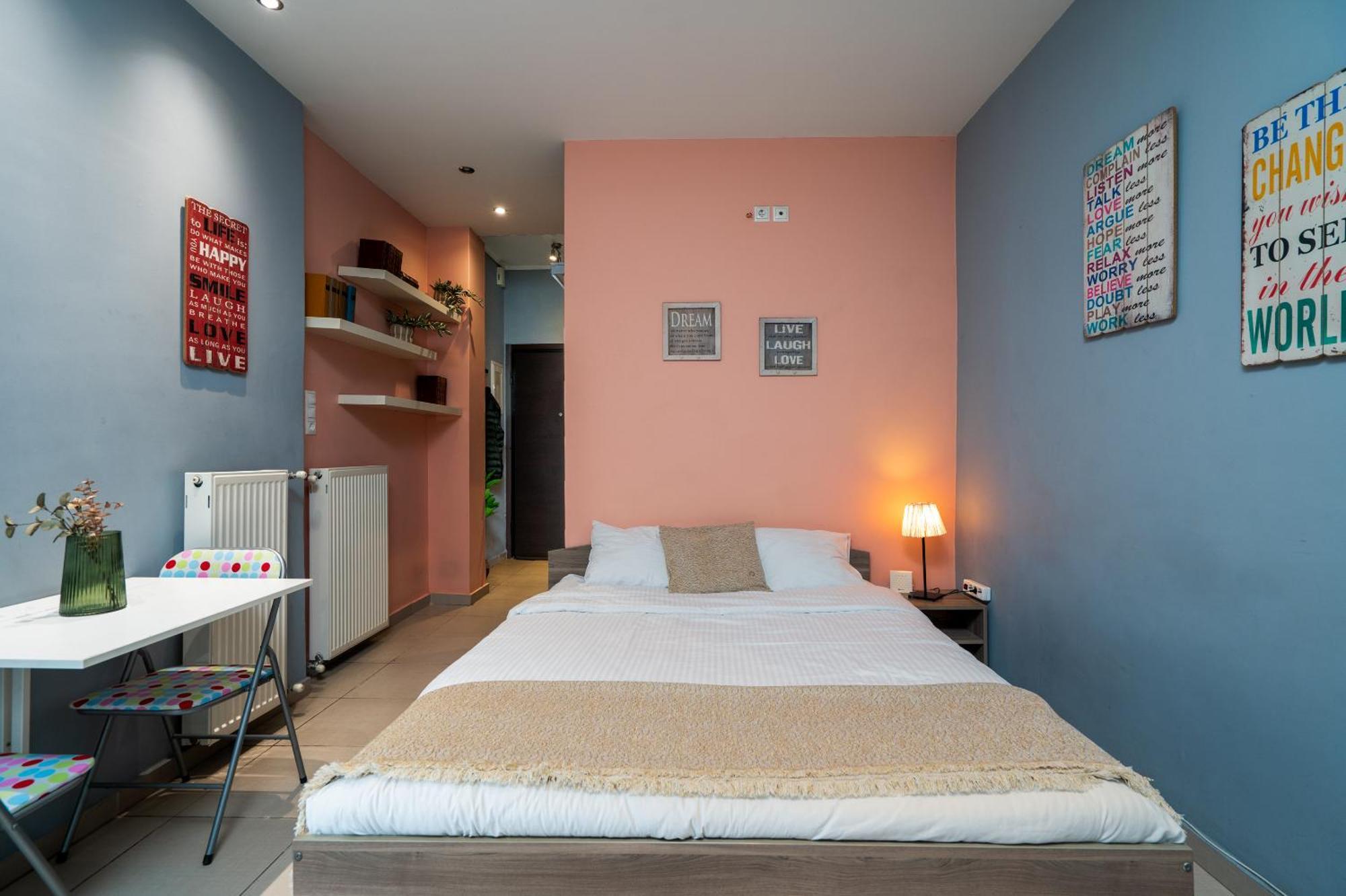 Ideally Located Apartment In Central Aten Exteriör bild