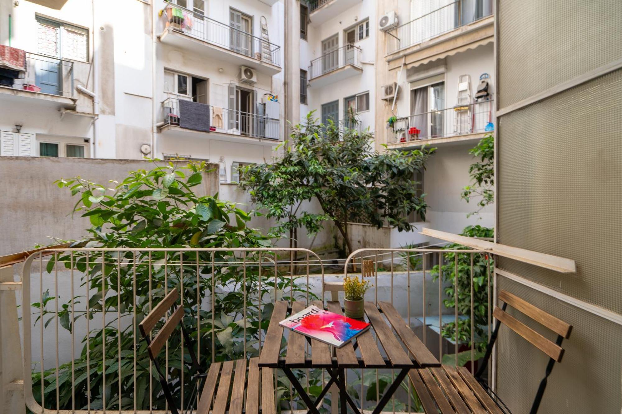 Ideally Located Apartment In Central Aten Exteriör bild